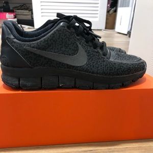 Women’s Nike sneakers